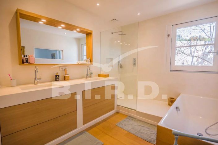 Image No.13-6 Bed House for sale