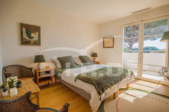 Image No.16-6 Bed House for sale