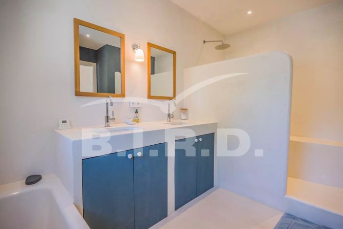 Image No.17-6 Bed House for sale