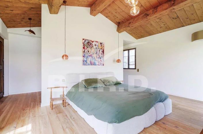 Image No.7-5 Bed House for sale