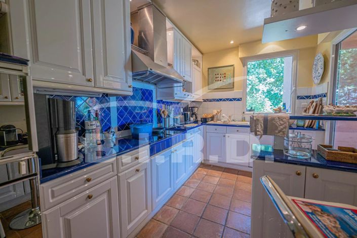 Image No.10-7 Bed House for sale