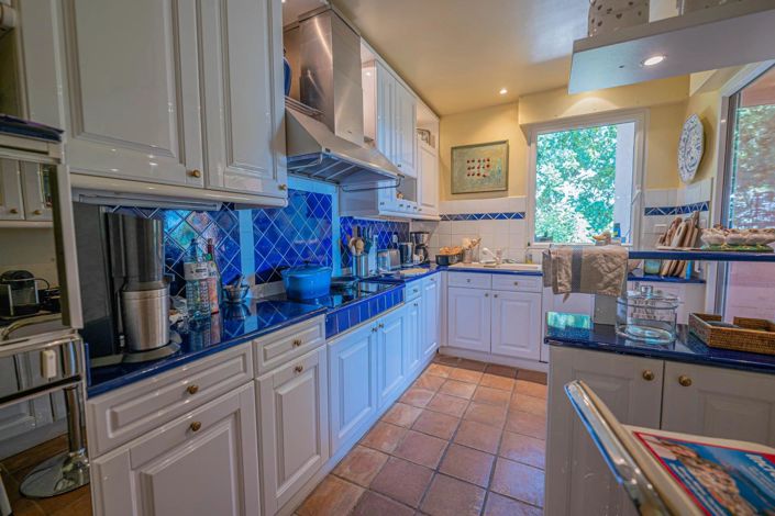 Image No.10-7 Bed House for sale