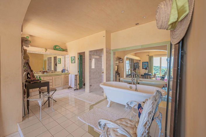 Image No.12-7 Bed House for sale