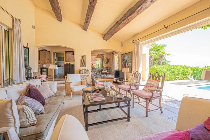 Image No.7-7 Bed House for sale