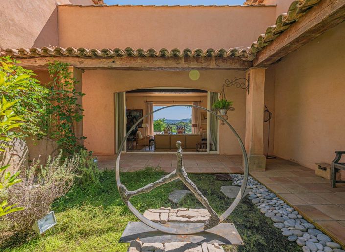 Image No.8-7 Bed House for sale