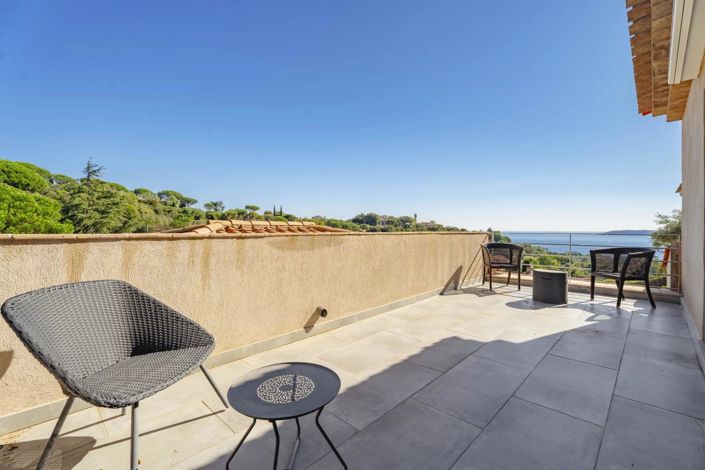 Image No.19-5 Bed House for sale