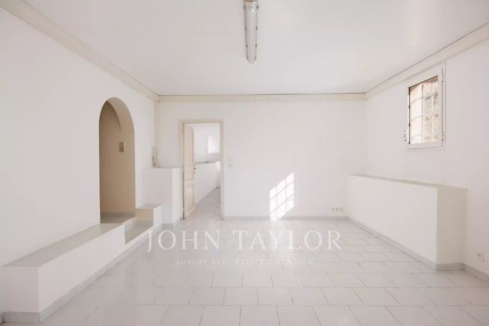 Image No.12-5 Bed House for sale