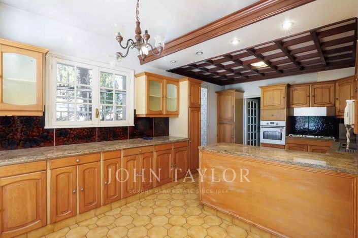 Image No.7-5 Bed House for sale