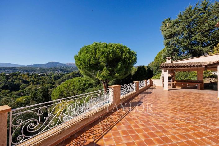 Image No.8-5 Bed House for sale