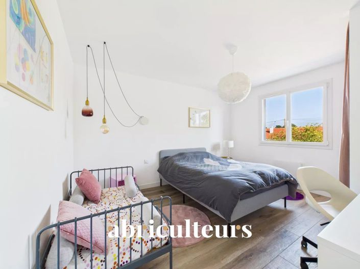 Image No.12-4 Bed House for sale