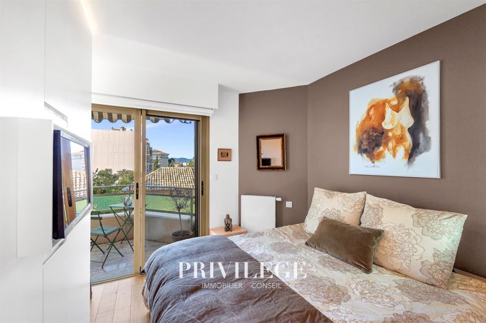 Image No.20-2 Bed Apartment for sale