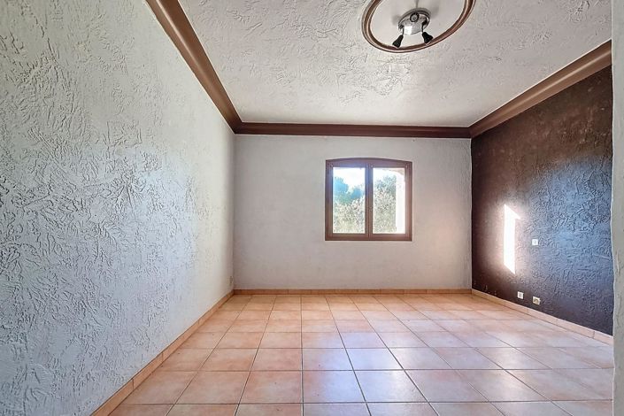 Image No.16-4 Bed House for sale