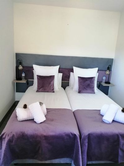 Image No.8-5 Bed House for sale