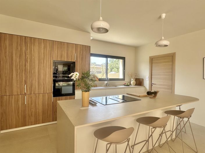 Image No.4-4 Bed House for sale