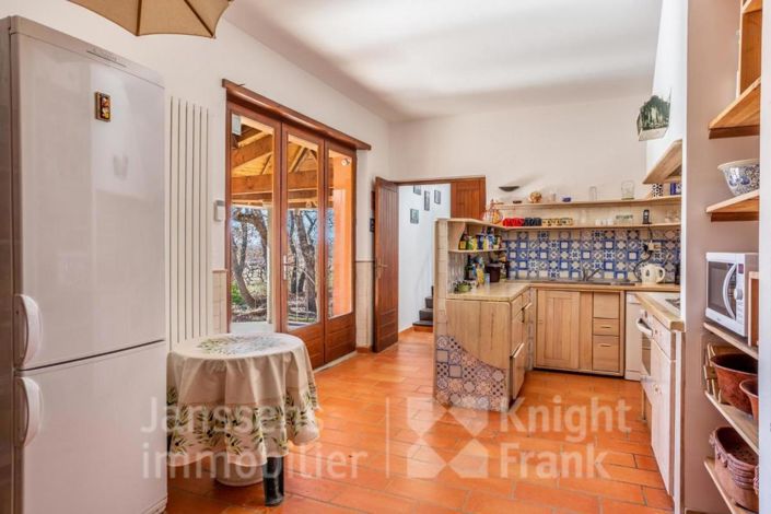 Image No.6-4 Bed House for sale