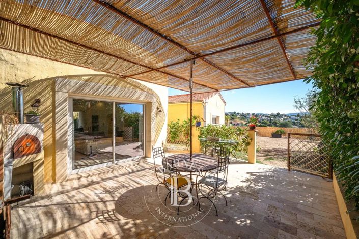 Image No.11-3 Bed House for sale