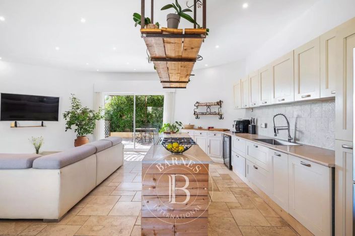 Image No.15-3 Bed House for sale