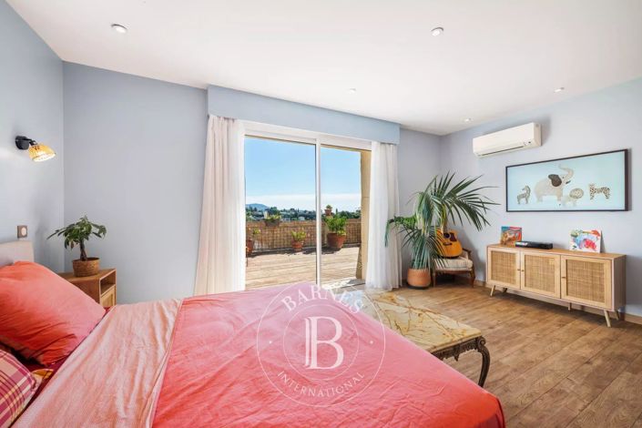 Image No.18-3 Bed House for sale