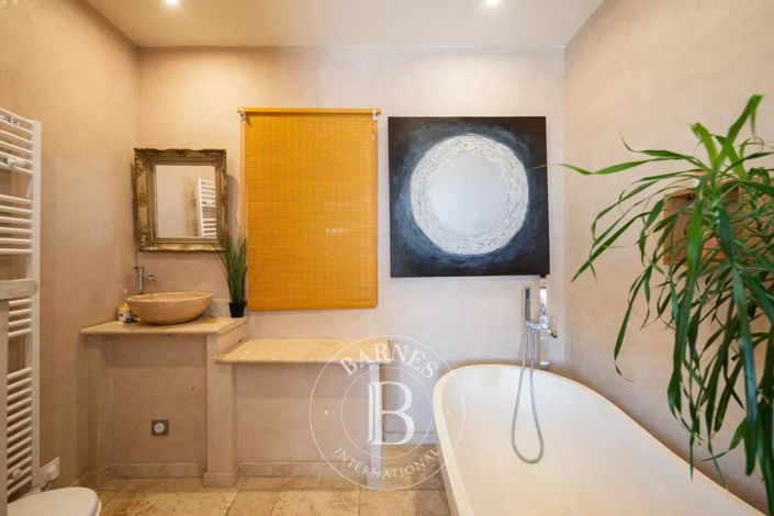 Image No.20-3 Bed House for sale