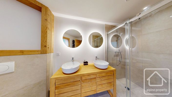 Image No.12-4 Bed Property for sale