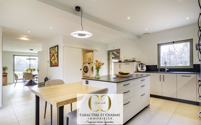 Image No.12-5 Bed House for sale