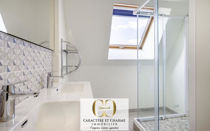 Image No.20-5 Bed House for sale