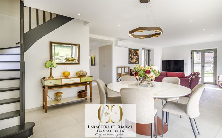 Image No.9-5 Bed House for sale