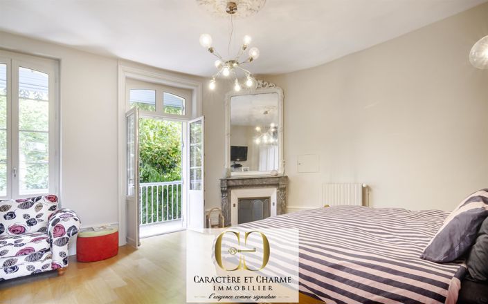 Image No.8-5 Bed House for sale