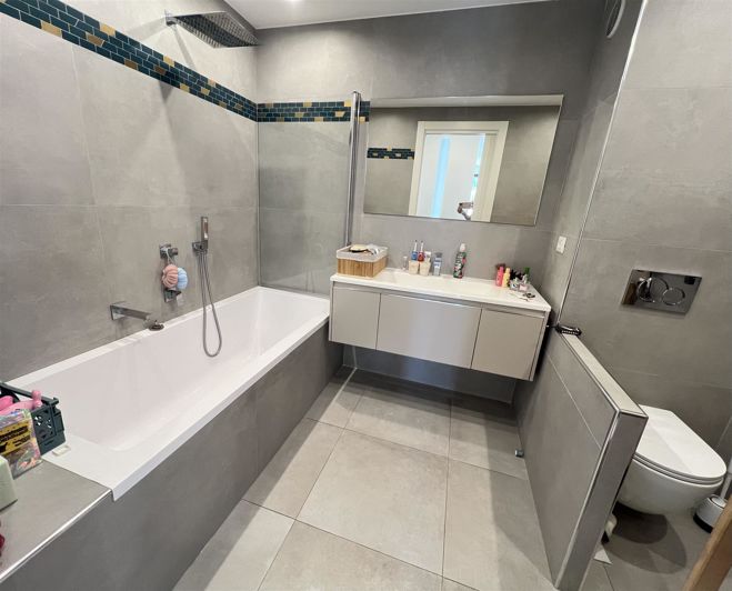 Image No.9-3 Bed House for sale