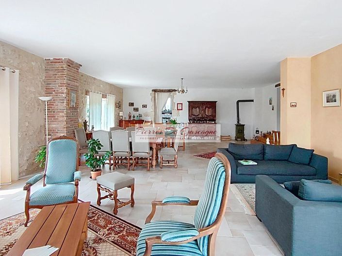 Image No.11-9 Bed House for sale