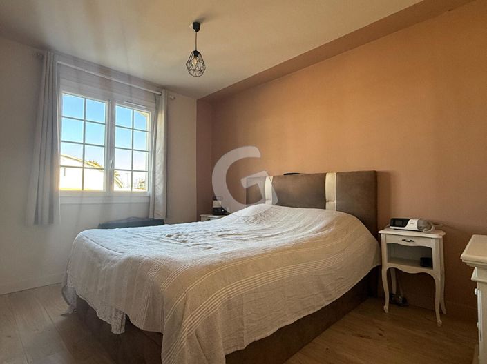 Image No.8-4 Bed House for sale