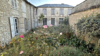 1 - Saint-Jean-d'Angély, House