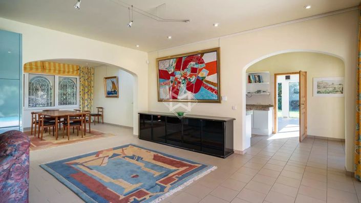 Image No.7-5 Bed House for sale