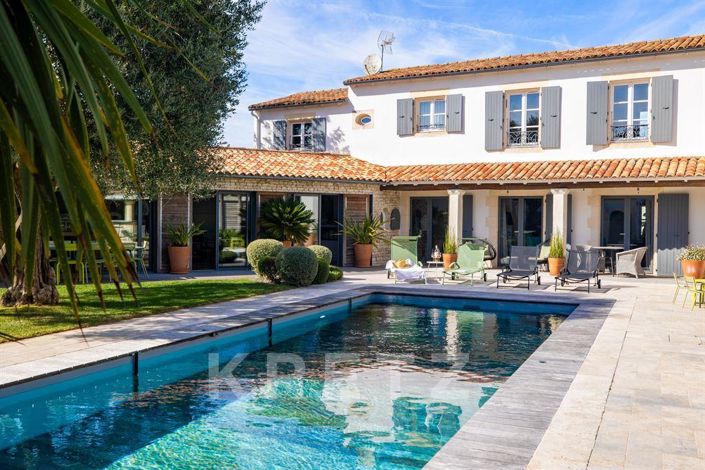 Image No.1-6 Bed House for sale