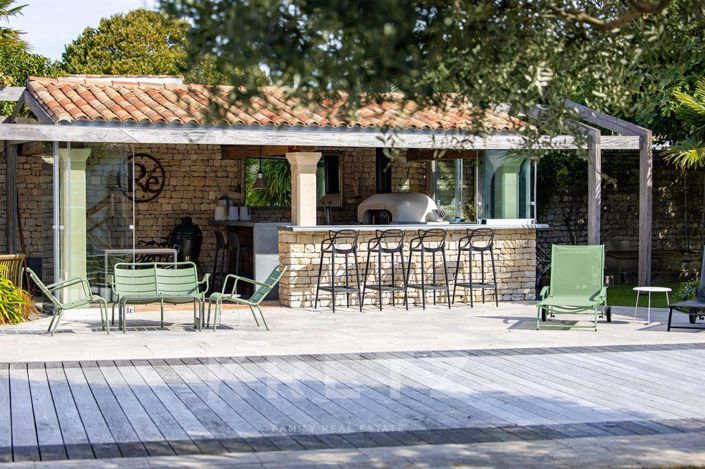 Image No.18-6 Bed House for sale