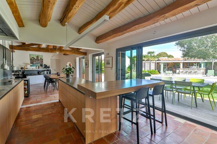 Image No.8-6 Bed House for sale