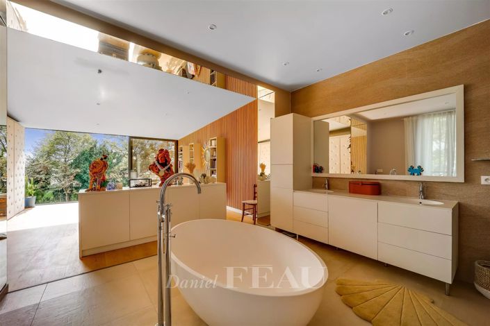 Image No.10-5 Bed House for sale