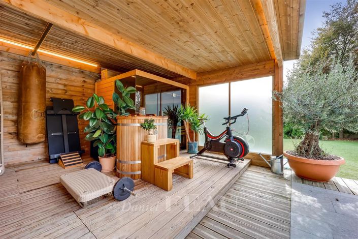 Image No.9-5 Bed House for sale