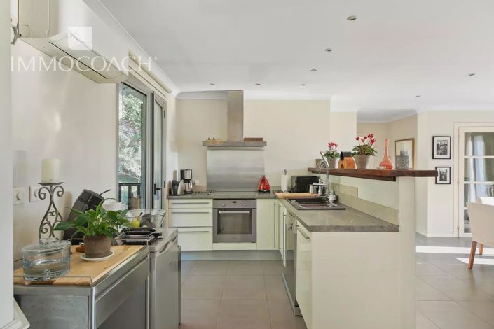 Image No.10-4 Bed House for sale