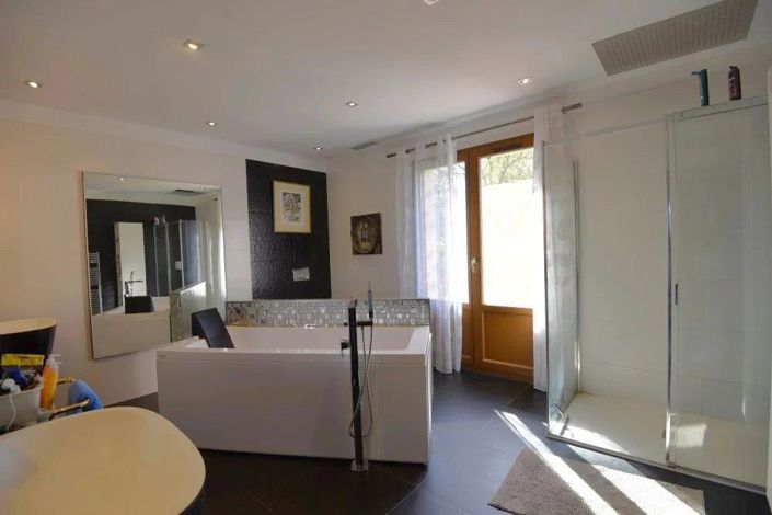 Image No.12-5 Bed House for sale