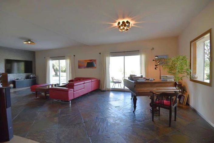 Image No.6-5 Bed House for sale