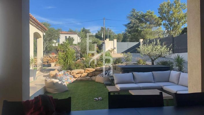 Image No.18-4 Bed House for sale