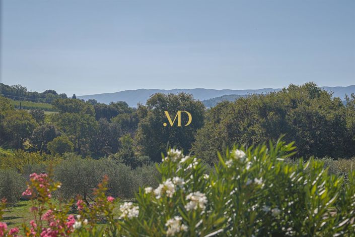 Image No.18-6 Bed House for sale