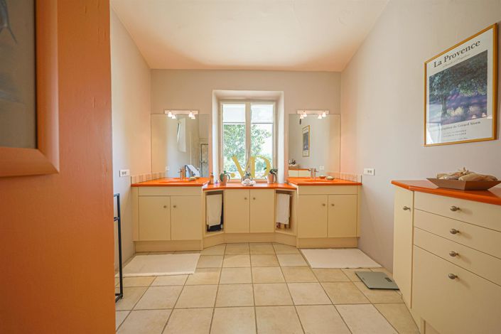 Image No.66-6 Bed House for sale