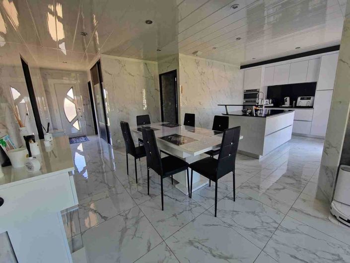 Image No.11-3 Bed House for sale