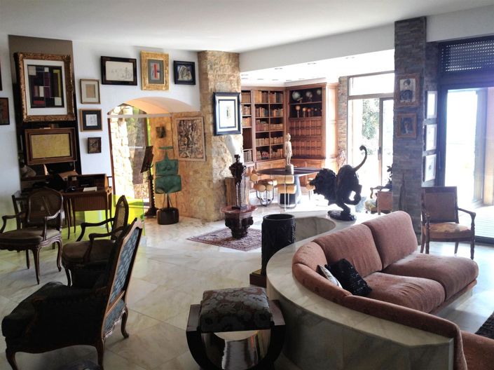 Image No.13-7 Bed Property for sale