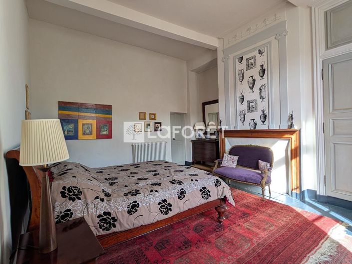 Image No.10-5 Bed Property for sale