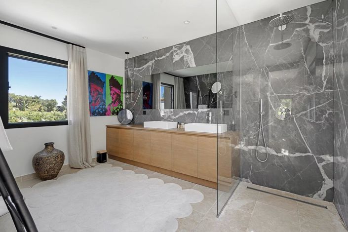 Image No.16-7 Bed House for sale