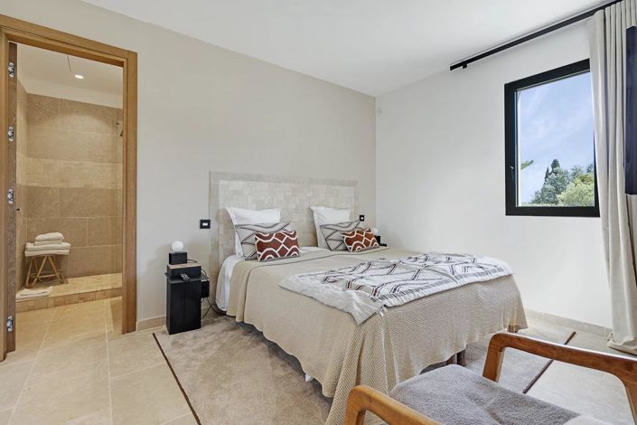 Image No.8-7 Bed House for sale