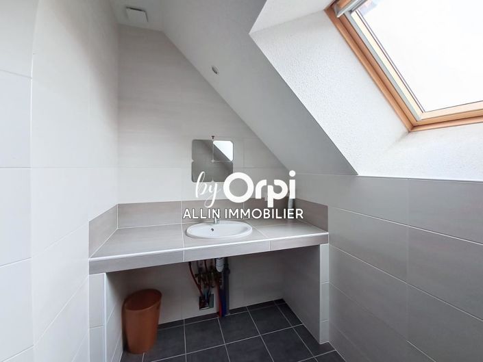 Image No.18-10 Bed House for sale